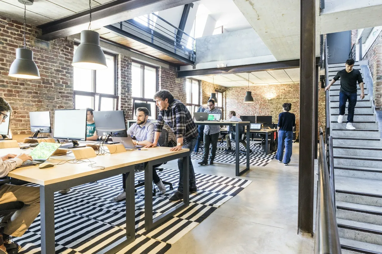 How Indian Startups Can Compete for Talent Against MNCs